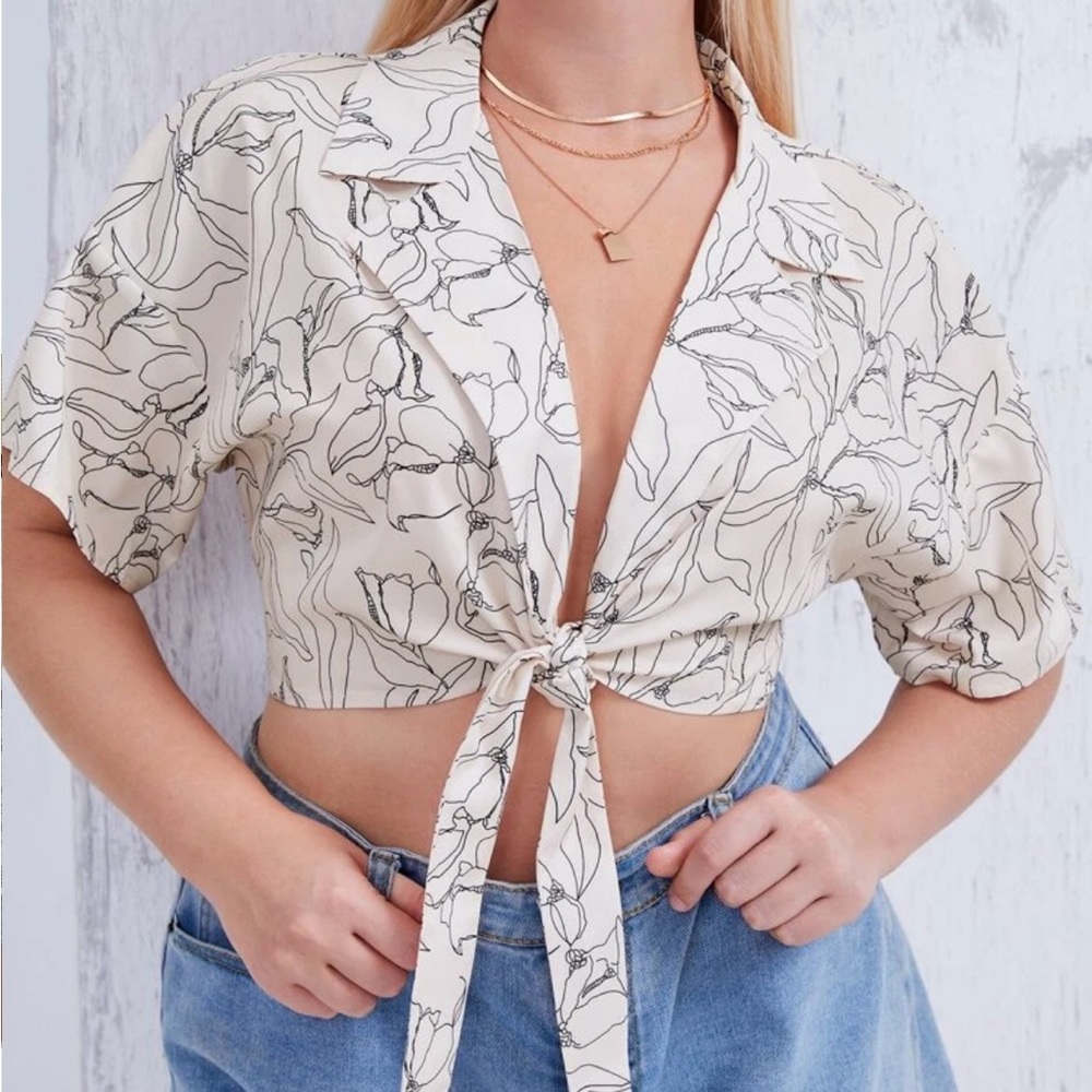 SHEIN Cream Flutter Sleeve Tie-Front Crop Top